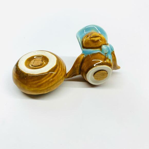 Vintage Salt and Pepper Shakers Arcadia Ceramics - Blue Bonnet Bird & Nest Eggs - Picture 3 of 8